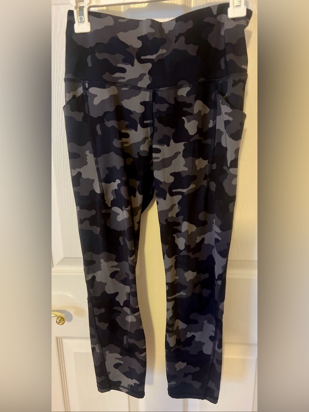 All in Motion Boys Sz S Fitted Tight Athletic Leggings Black Grey Camouflage